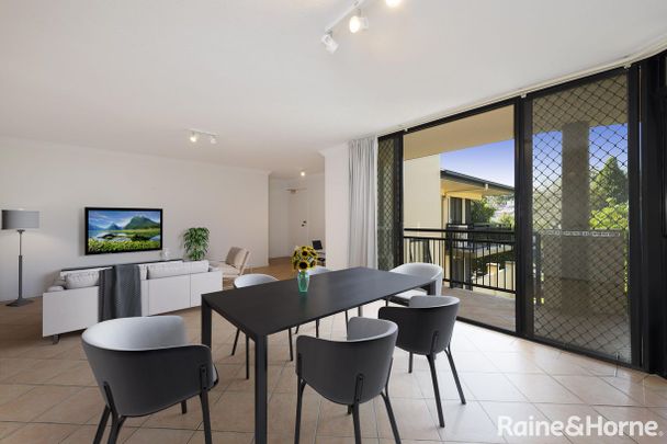 Tranquil North-Facing Apartment in a Quiet Street - Photo 1