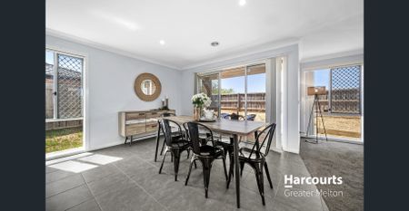 Modern Family Living Close to Everything - Photo 5