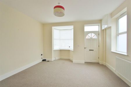 3 bedroom end of terrace house to rent - Photo 2