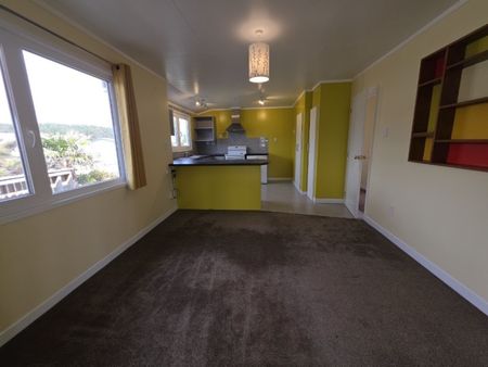Lovely three-bedroom home in a great Otaki location. - Photo 3