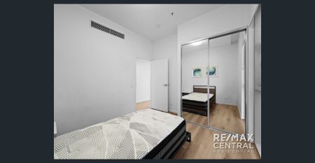 2-Bed Apartment with Terrific Views and 3m Ceilings! - Photo 5