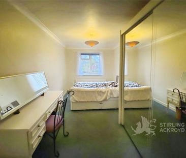 Clockhouse Road, Farnborough, Hampshire, GU14 7UA - Photo 2