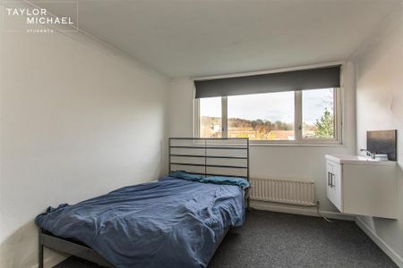 6 bedroom detached house to rent - Photo 5