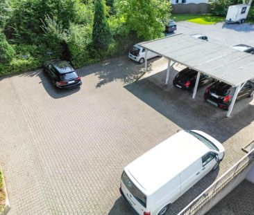 Reserviert* Frisch sanierte 3-ZKB Dachgeschosswohnung direkt an der "Deciusstraße" mit TG-Stellplatz - Photo 2