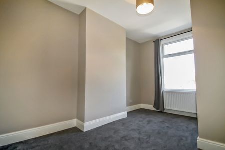 4 bedroom terraced house to rent - Photo 2