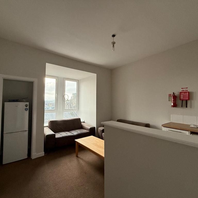 4 bedroom house of multiple occupation to rent - Photo 1