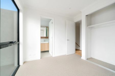 Stunning, brand new, CBD fringe - Photo 4