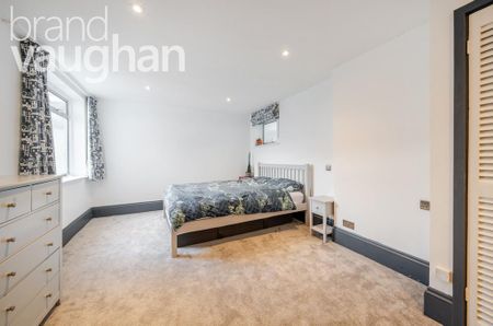 3 bedroom flat to rent - Photo 2