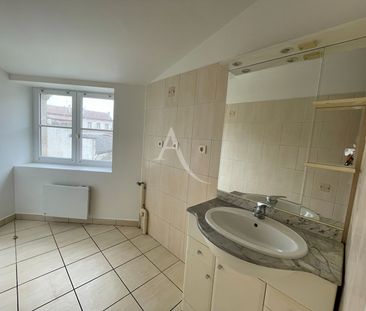 Location Appartement 2 pièces 47m² FONTENAY LE COMTE 85200 - Photo 5