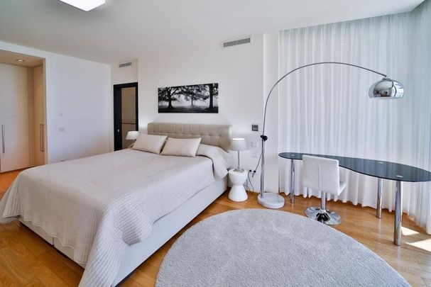 5 bedroom luxury Townhouse for rent in The Golden Mile, Marbella, Andalusia - Photo 1