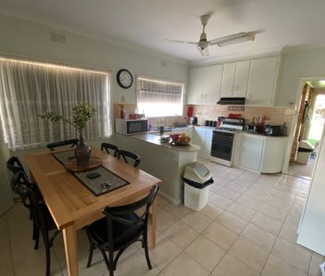 3 BEDROOM HOME!! - Photo 3