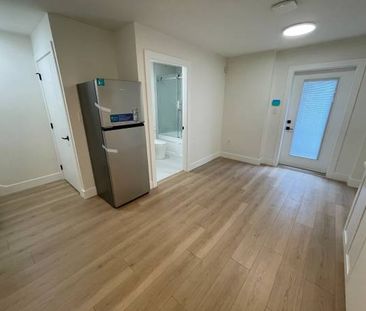 Brand New 1 Bedroom 1Bath @Vancouver West Dunbar - Utilities included! - Photo 4