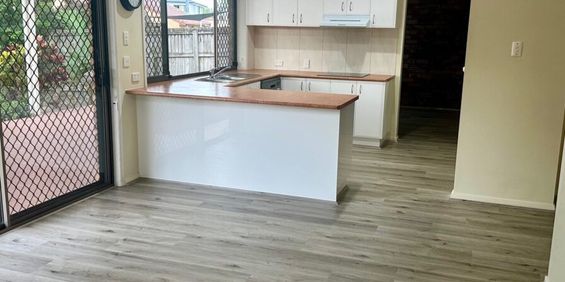 Full renovated Large 5 Br House with 5 split air conditions + Study at Sunnybank Hills - Photo 3