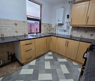 3 bedroom terraced house to rent - Photo 3