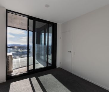 Modern Two-Bedroom Apartment in a Prime Location - Photo 4