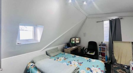 Cozy 2-Bedroom Home in the Heart of Northcote! - Photo 4