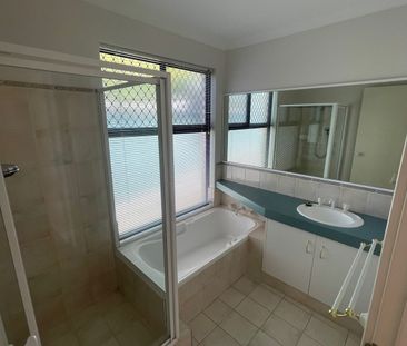 NEAT & TIDY FAMILY HOME! - Photo 2