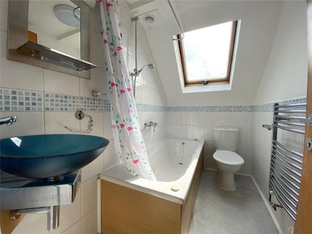 2 bedroom apartment to rent - Photo 4