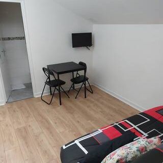 Location Studio meublé - face gare - Photo 1