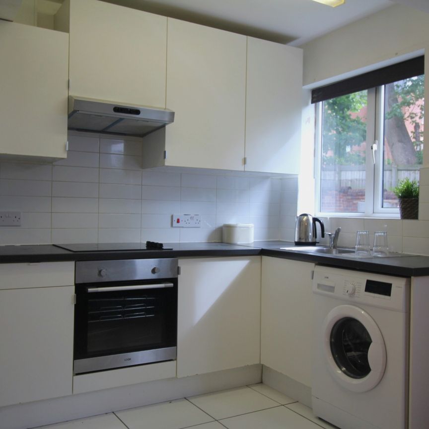 3 Bedroom Terraced House - Photo 1