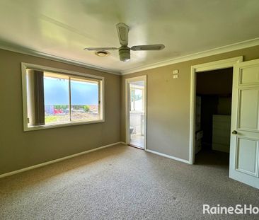 Spacious Home with Leafy Outlook - Photo 3