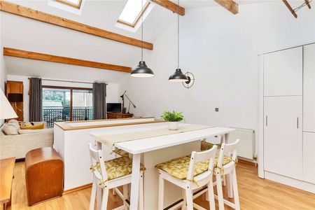 A modern and stylish home set in a private, gated location. - Photo 5