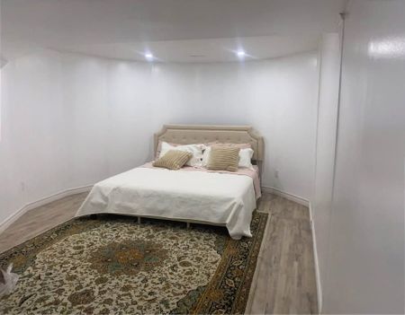 For Lease - 540 Mcgregor Farm Trail, Newmarket, Ontario - Photo 4