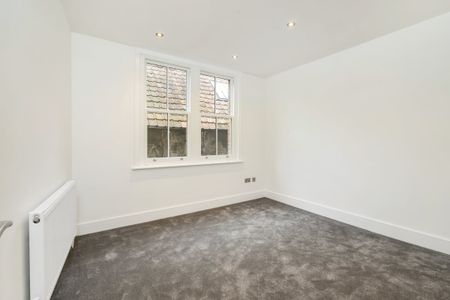 3 bedroom flat to rent - Photo 4