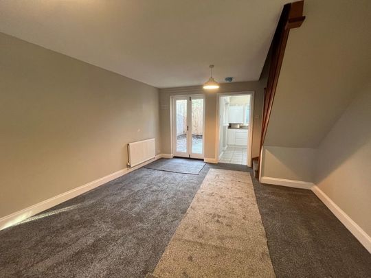 2 bedroom end of terrace house to rent - Photo 1