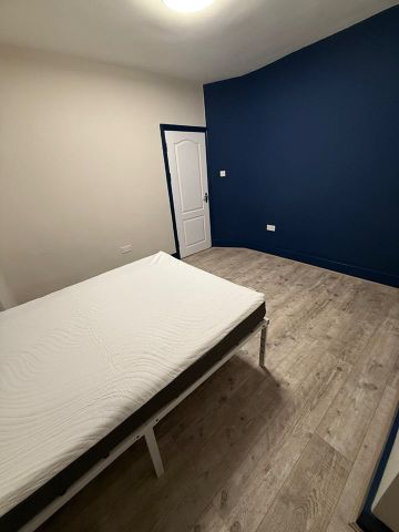 Room in a Shared House, Whitehorse Road, CR7 - Photo 5