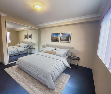 Spacious & Modern Apartment in a Secure, Ultra-Convenient Location - Photo 6