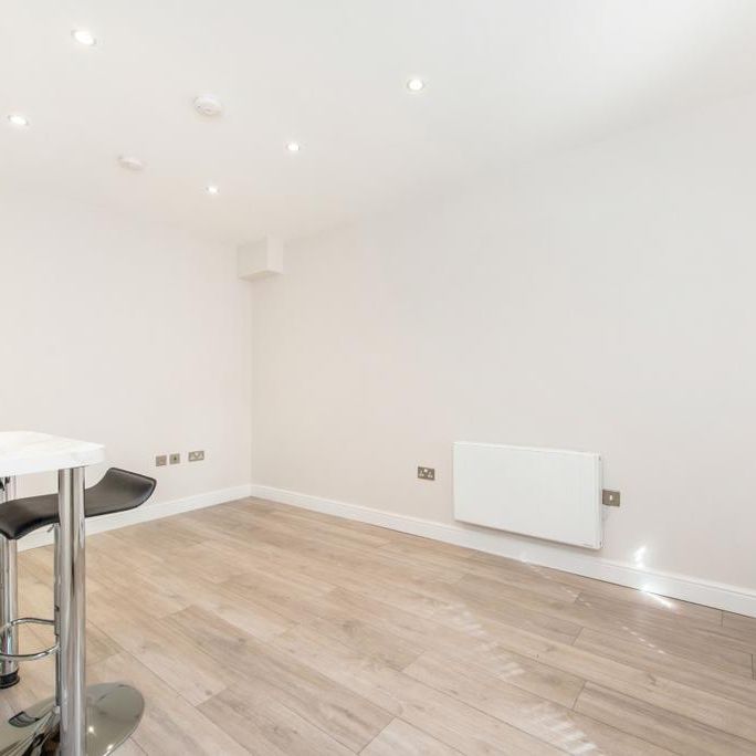 Studio to rent - Photo 1