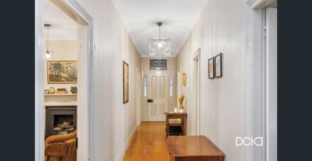 Character And Charm With Modern Style - Photo 3