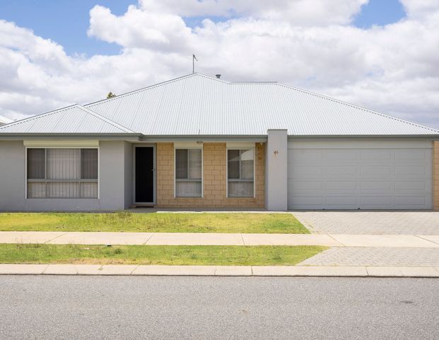 Modern 4-Bedroom Family Home - Photo 1