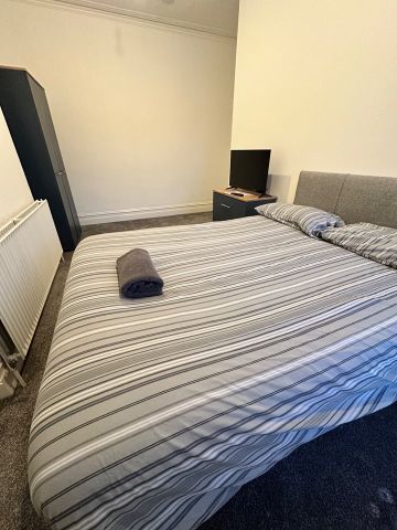 Room in a Shared House, Laird Street, CH41 - Photo 3