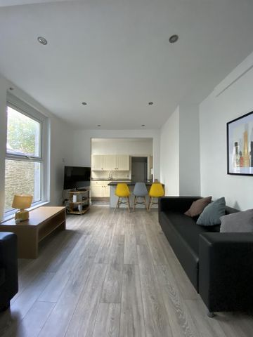 6 bedroom terraced house to rent - Photo 4