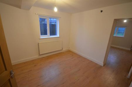 2 bedroom semi-detached house to rent - Photo 3