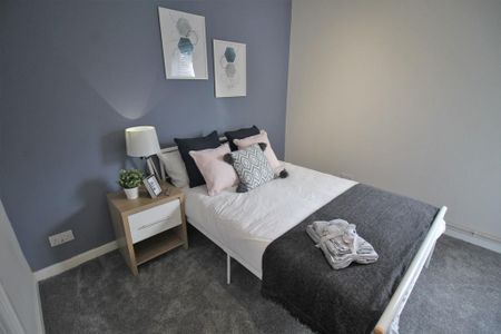 1 bedroom in a house share to rent - Photo 2