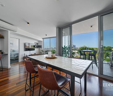 Modern Third-Floor Apartment in the Heart of North Perth - Photo 4