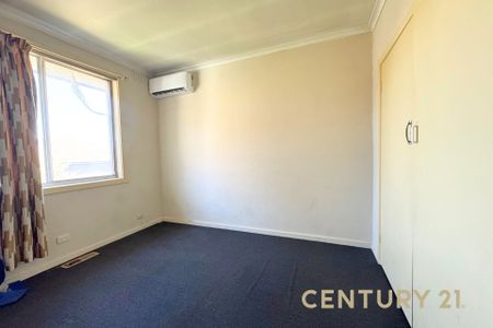 Modern Apartment with 3 Split Systems - Photo 5