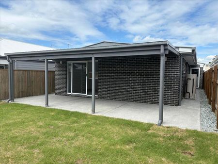 Modern family Home in 'Affinity Estate' Morayfield - Photo 4