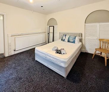 5 bedroom semi-detached house to rent - Photo 1