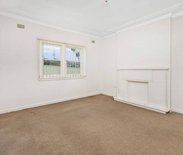 2 bedroom duplex - walk to Surf Beach! - Photo 1