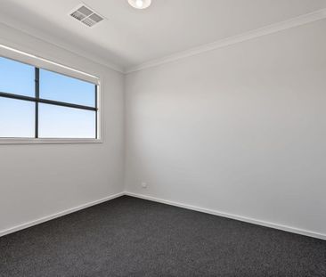 Newly Built Home with Exceptional Convenience & Lifestyle Appeal - Photo 6