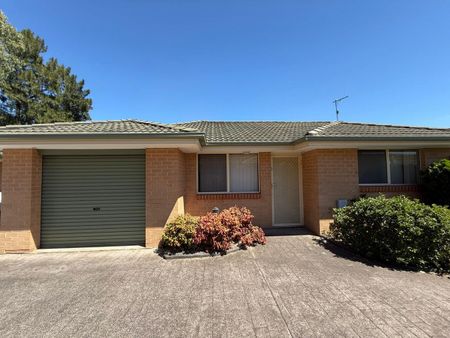 Cozy Townhouse for over 55's - Photo 2