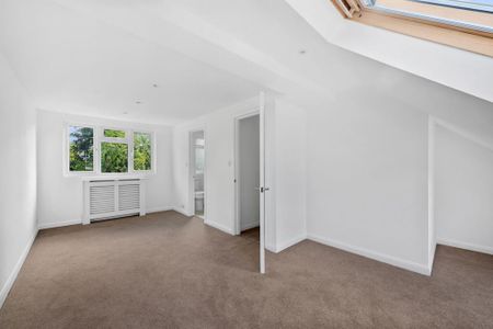 4 bedroom semi-detached house to rent - Photo 3