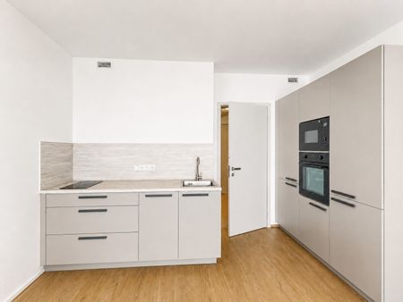 Pronájem bytu 1+kk a garsoniéry 33 m² - Photo 2