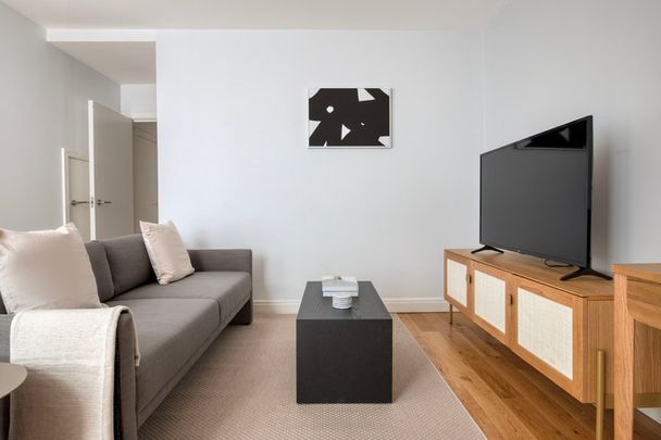 Centre Court Apartments, Queensborough Terrac - Photo 1