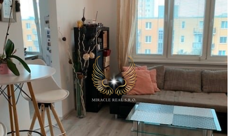 Kompletne zrekonštruovaný 2 izbový byt s balkónom pri Štrkovec - Fotografia 3