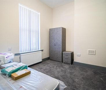 4 bedroom terraced house to rent - Photo 3